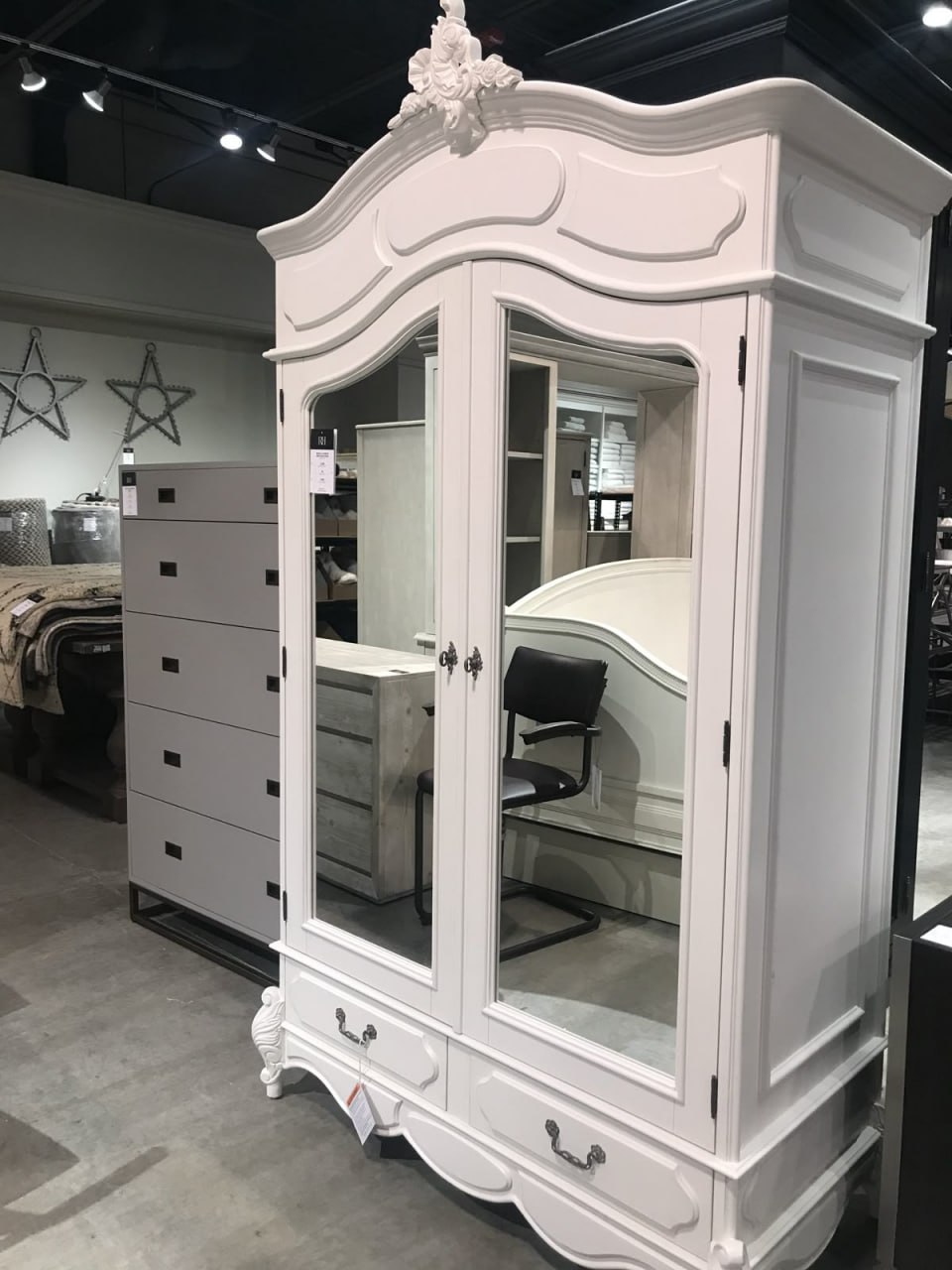 Скупка шкафов и гардеробов б/у в Ташкенте — барокко, классика